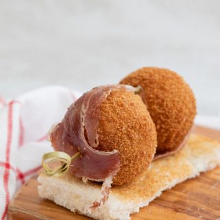 Brocheta de croquetas de jamón