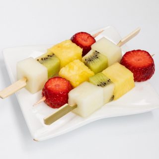 Brocheta de frutas