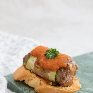 Rulo de calabacín relleno de bolognesa