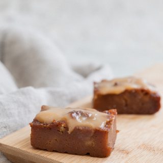 Pudding vegano con salsa de toffee